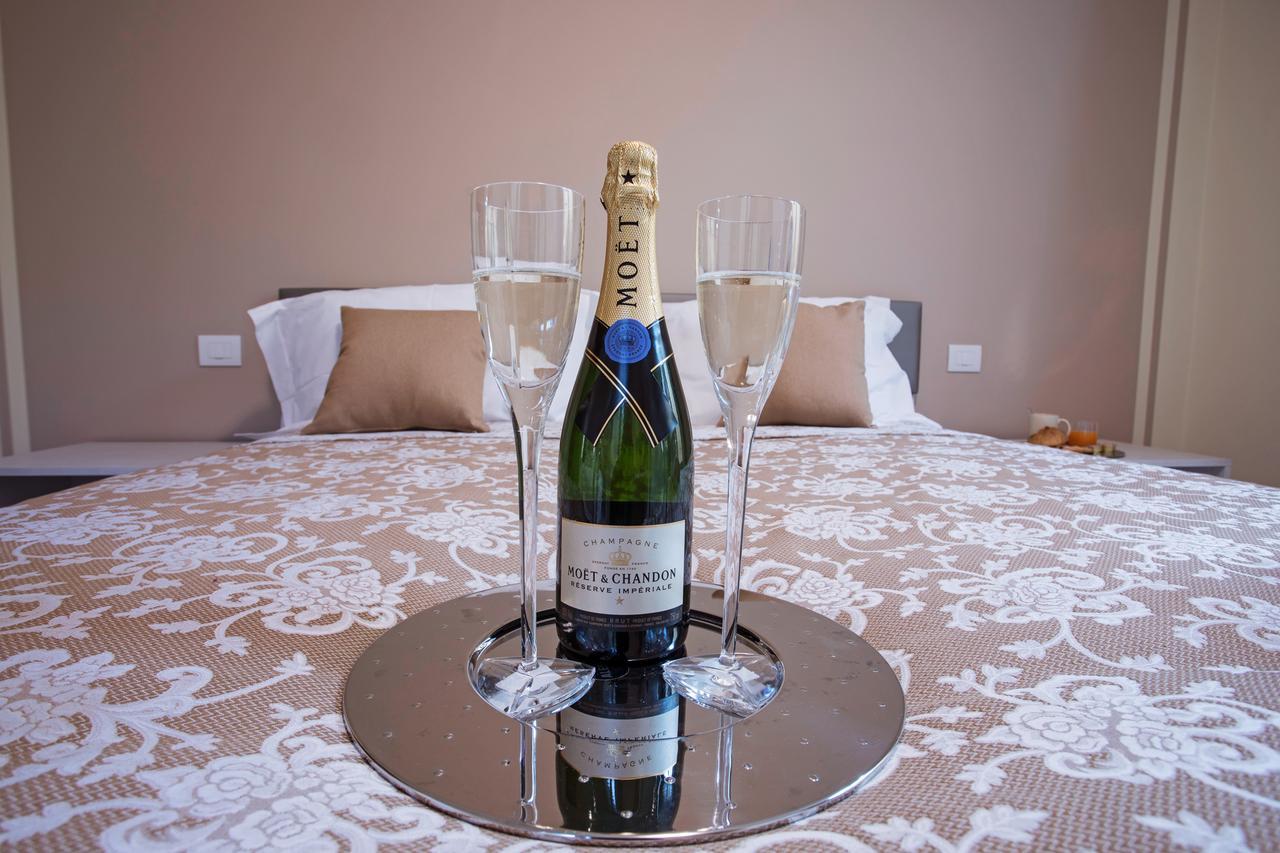 Ossuccio Grande C Home With Pool Sleeps 12 By Italian Apartments コモ エクステリア 写真